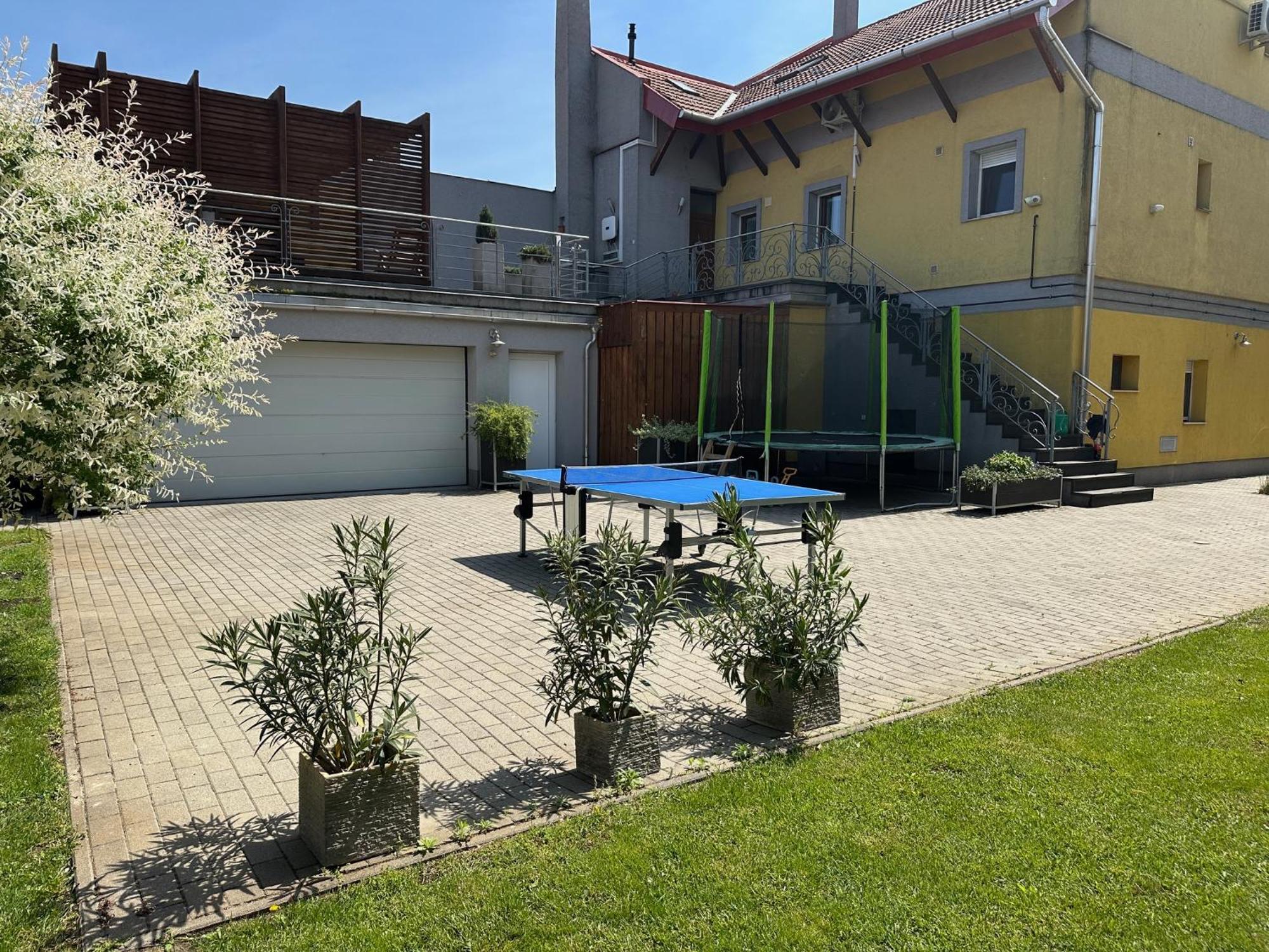 Arviz Apartman Szeged Ngoại thất bức ảnh